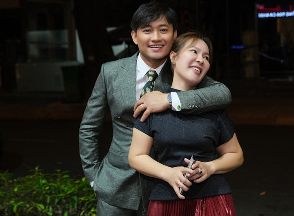 Cuộc sống Quý Bình và vợ U50: Tặng nhà cho con riêng của vợ, tự giặt quần áo cho vợ con-3