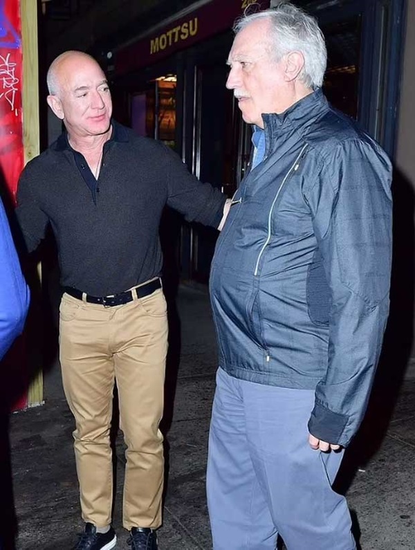 Tỷ phú Amazon dẫn người tình gặp mặt bố mẹ chồng tương lai, kẻ thứ 3 bị vùi dập tơi tả bởi chi tiết kém tinh tế-4