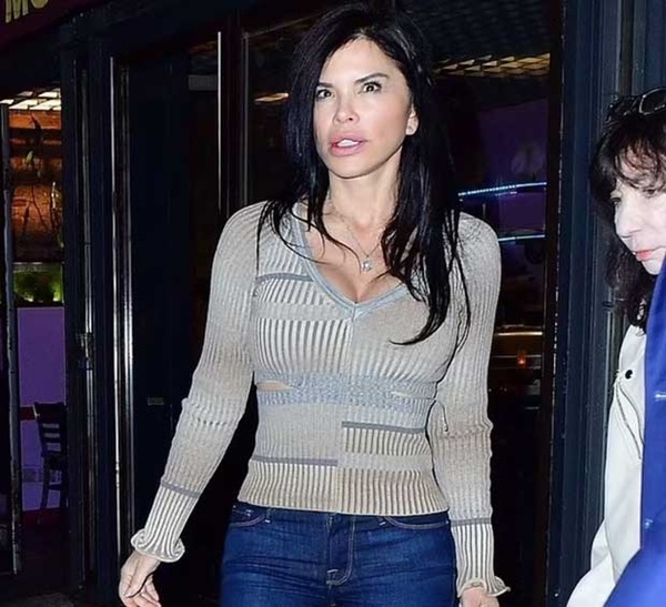 Tỷ phú Amazon dẫn người tình gặp mặt bố mẹ chồng tương lai, kẻ thứ 3 bị vùi dập tơi tả bởi chi tiết kém tinh tế-3