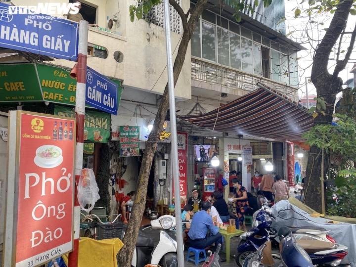 Chỉ mở buổi sáng, quán phở 70 tuổi vẫn bán hết veo hơn 300 bát-1