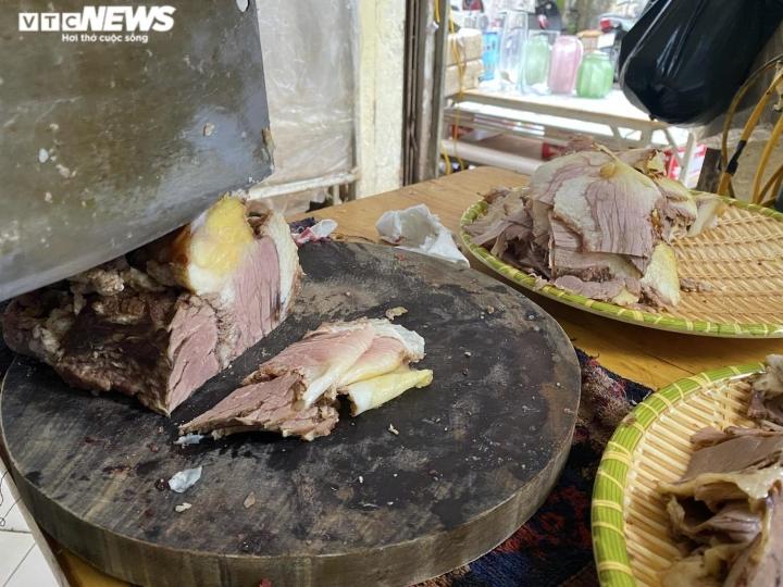 Chỉ mở buổi sáng, quán phở 70 tuổi vẫn bán hết veo hơn 300 bát-8