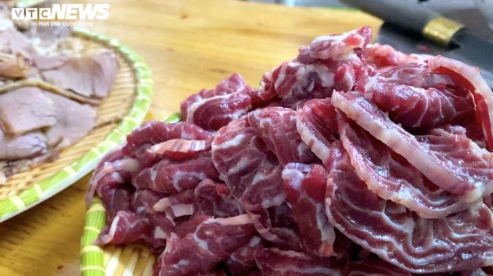 Chỉ mở buổi sáng, quán phở 70 tuổi vẫn bán hết veo hơn 300 bát-9