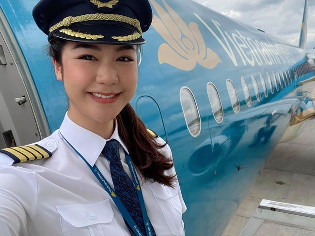 Nữ cơ trưởng Huỳnh Lý Đông Phương tái xuất sau thời gian dài ở ẩn, khoe tóc ngắn lạ lẫm trẻ trung như thiếu nữ ở tuổi 35-1