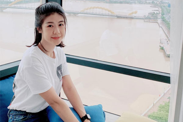 Nhan sắc tuổi 36 của cơ trưởng Huỳnh Lý Đông Phương-5