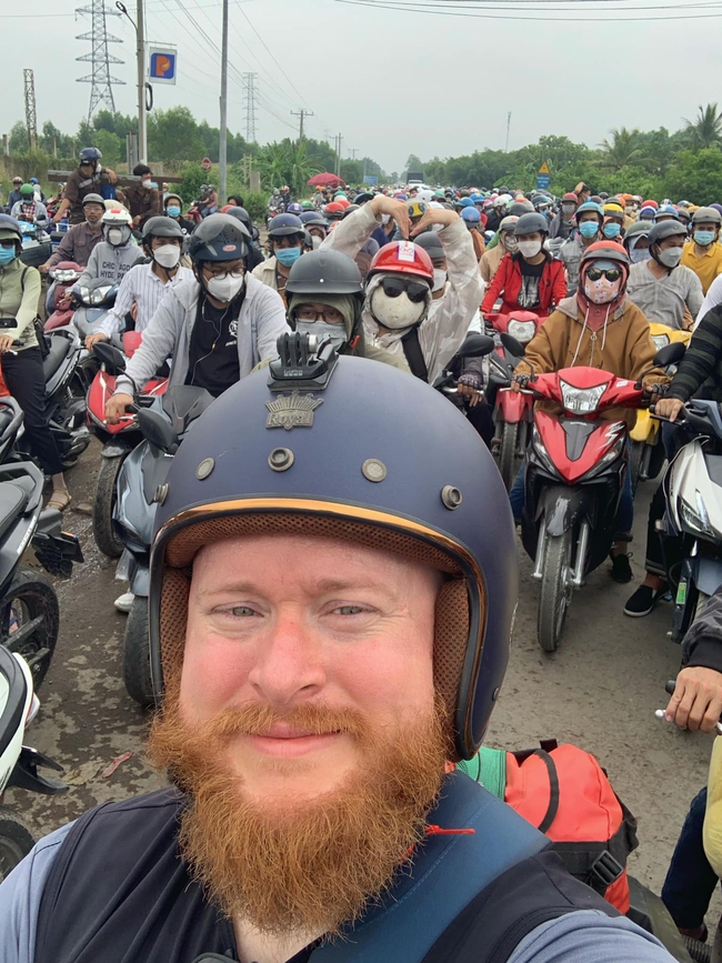 Người Mỹ và trải nghiệm khó quên với đặc sản tắc đường dịp lễ: Tôi chỉ định đi miền Tây chơi nhưng chợt nhận ra cả Sài Gòn quyết định giống tôi-2