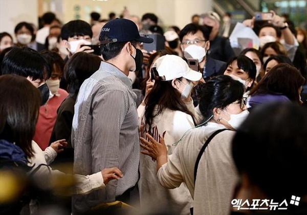 Song Song bất ngờ bị đem so với vợ chồng Hyun Bin - Son Ye Jin vì thái độ một trời một vực khi trở về từ kỳ trăng mật-6