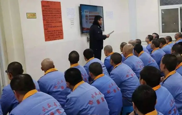 Nữ doanh nhân cùng các con tổ chức sinh nhật, sau khi thổi nến liền bị cảnh sát giải đi thi hành án tử hình-5