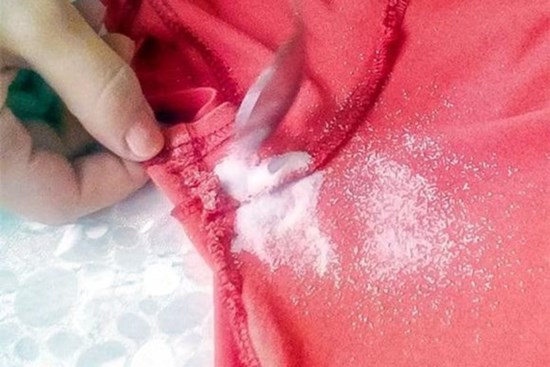 6 mẹo đơn giản để loại bỏ vết bẩn trên quần áo do mồ hôi để lại