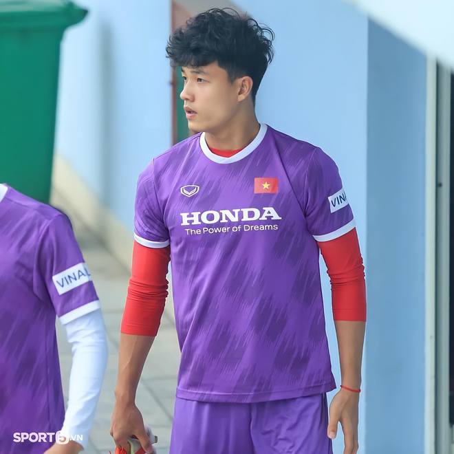 Điểm danh dàn nam thần U23 Việt Nam đổ bộ SEA Games 31: Cao 1m8 trở lên, đẹp trai miễn bàn!-3