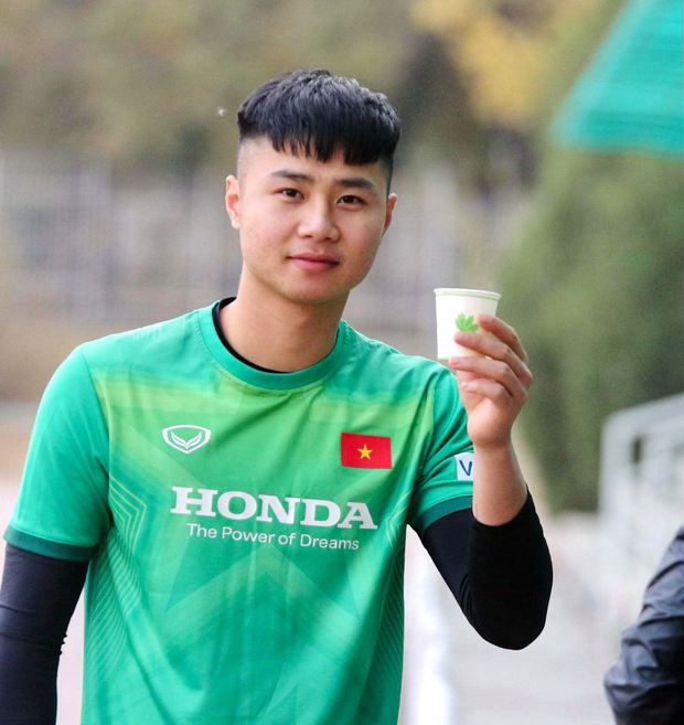 Điểm danh dàn nam thần U23 Việt Nam đổ bộ SEA Games 31: Cao 1m8 trở lên, đẹp trai miễn bàn!-8