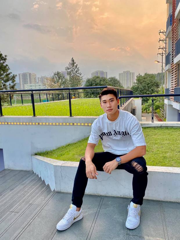 Điểm danh dàn nam thần U23 Việt Nam đổ bộ SEA Games 31: Cao 1m8 trở lên, đẹp trai miễn bàn!-11