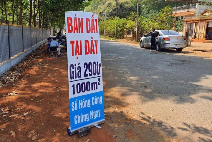 Chỉ sau một cú điện thoại của cò, giá đất bị thổi thêm 4 triệu đồng/m2-1