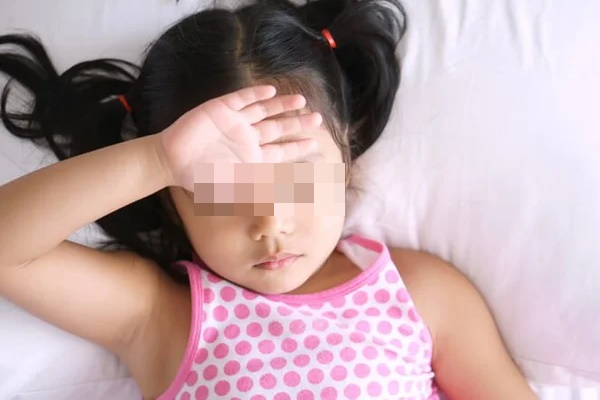 Trẻ bị viêm tai giữa tái đi tái lại có 2 nguyên nhân, nguyên nhân thứ 2 khiến nhiều cha mẹ vô cùng hối hận-1