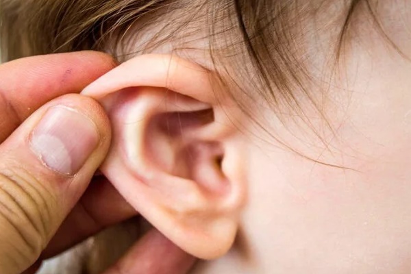 Trẻ bị viêm tai giữa tái đi tái lại có 2 nguyên nhân, nguyên nhân thứ 2 khiến nhiều cha mẹ vô cùng hối hận-3