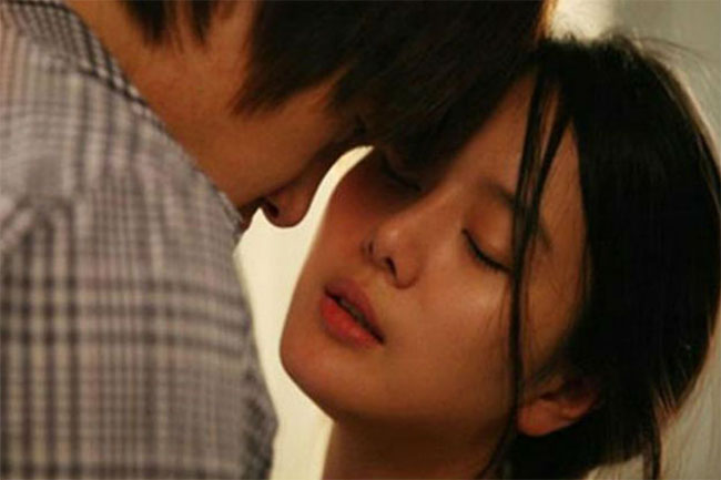 Chồng ơi, tối nay không cần chờ, em đi sinh nhật em trai, chồng đáp: Cậu ấy vừa cầm bánh ngọt đến nhà mình-1