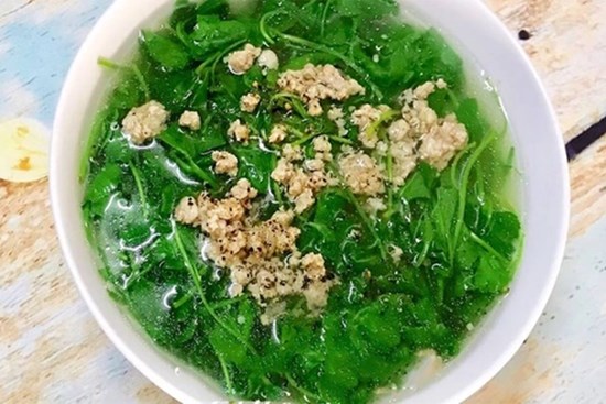 Loại rau mọc bờ mọc bụi ở làng quê có nhiều: Vừa trị mụn, tăng sinh collagen vừa là thuốc quý trong Đông y