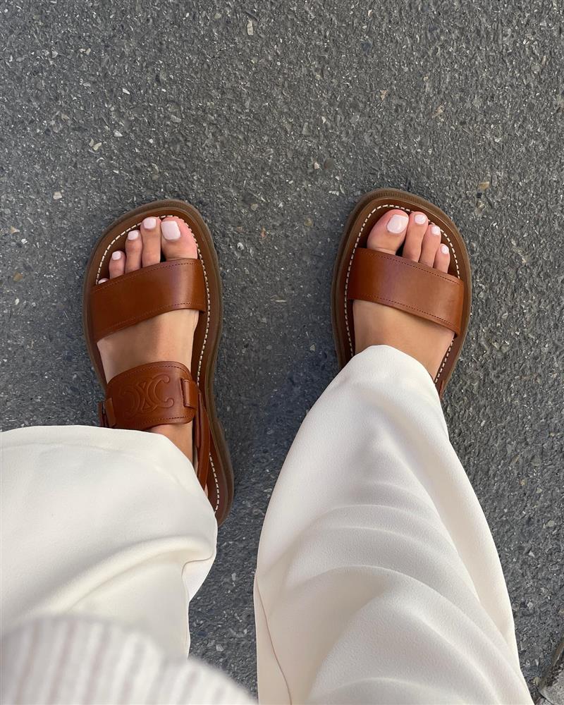 5 kiểu sandal sang xịn mịn này chính là chân ái của phụ nữ Pháp-19