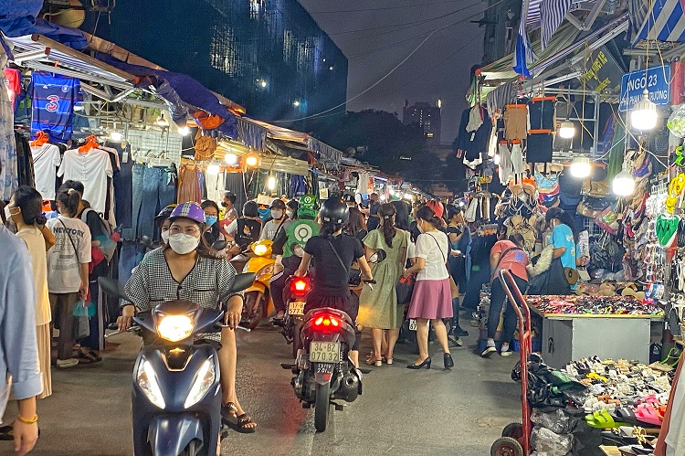 Siêu chợ” Nhà Xanh trở lại thời hoàng kim, biển người mua sắm tắc đường-1