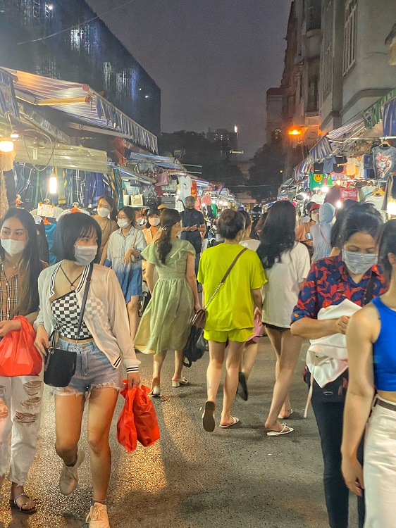 Siêu chợ” Nhà Xanh trở lại thời hoàng kim, biển người mua sắm tắc đường-2