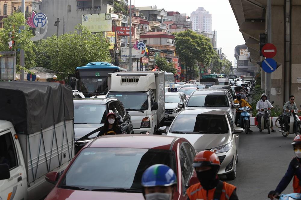 Hà Nội: Va chạm với ô tô rồi ngã xuống, nam thanh niên bị xe buýt cán tử vong trên đường Nguyễn Trãi-5
