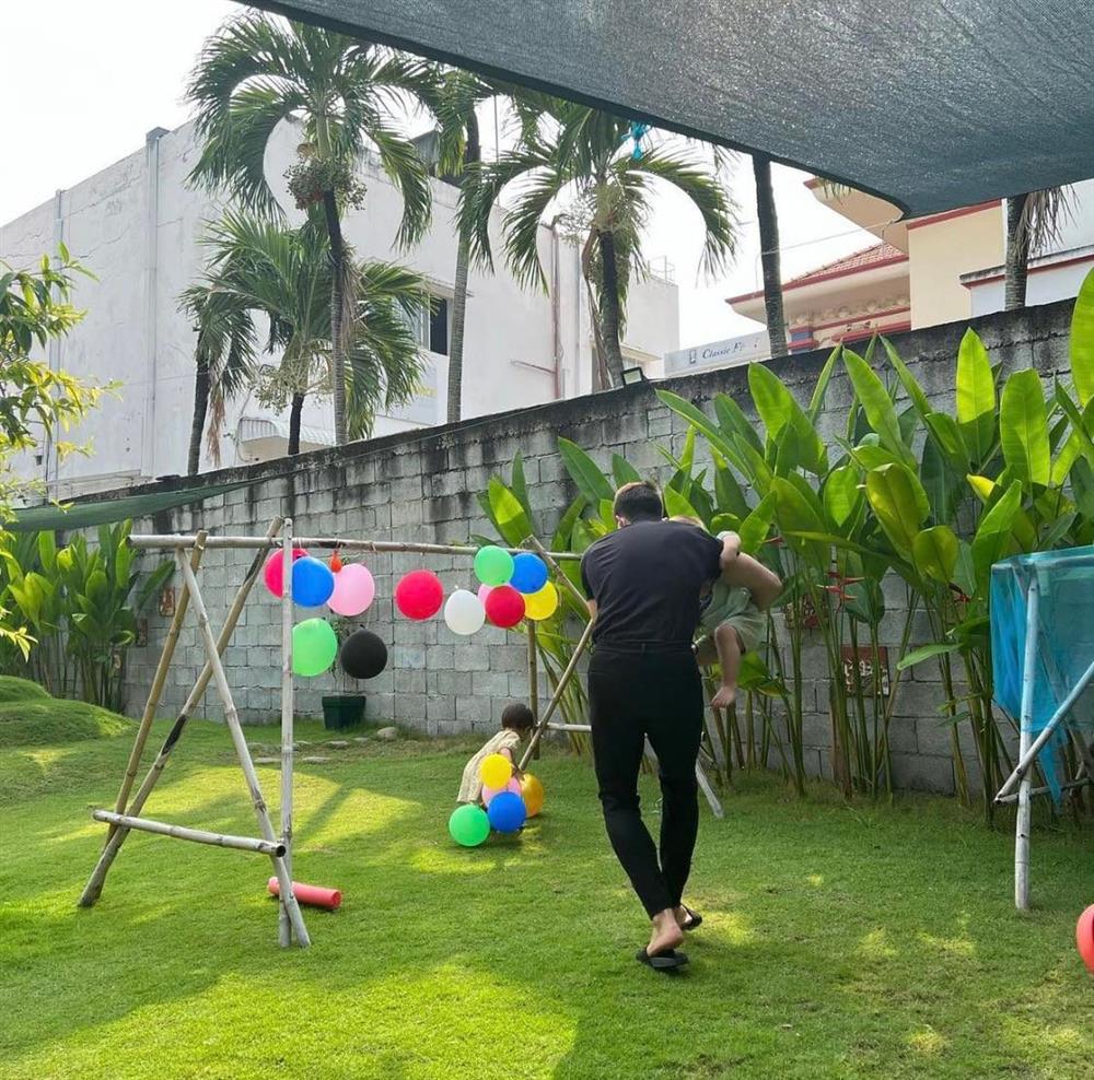 Ông bố, bà mẹ siêu tâm lý gọi tên Hà Hồ, Kim Lý: Học mẫu giáo cùng con suốt 1 tuần trời, đến ngày thứ 8 mới dám ra ngoài 20 phút-1