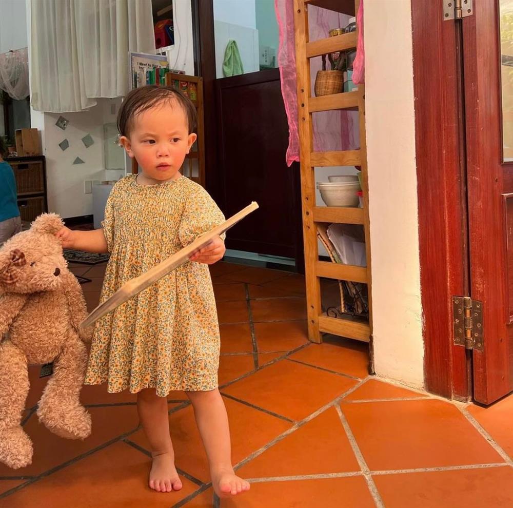 Ông bố, bà mẹ siêu tâm lý gọi tên Hà Hồ, Kim Lý: Học mẫu giáo cùng con suốt 1 tuần trời, đến ngày thứ 8 mới dám ra ngoài 20 phút-11