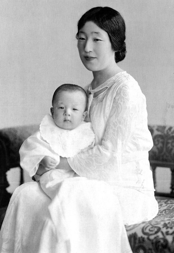 Hoàng hậu đặc biệt nhất Nhật Bản: Khiến nhà vua phá vỡ quy tắc tồn tại hàng trăm năm, lúc chồng băng hà làm ra hành động kỳ lạ mỗi sáng-6