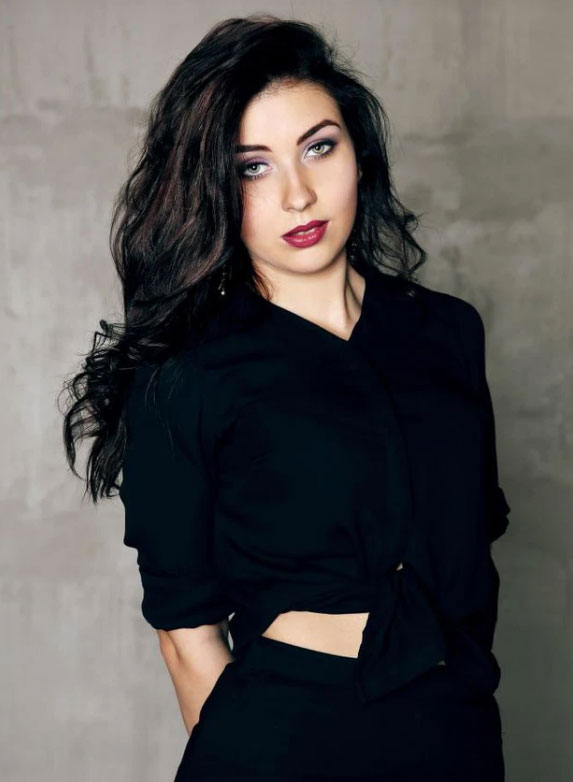 Lần theo những chiếc like của chồng trên MXH, vợ phát hiện gái lạ mặc đồ của mình nhởn nhơ đi lại trong nhà vợ chồng đang chung sống-4