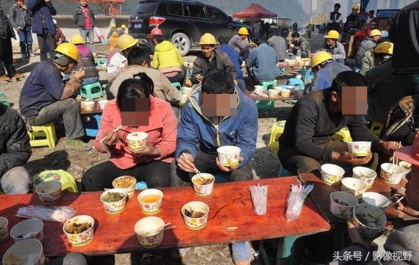 Người đàn ông đột nhiên nôn ra máu, đi ngoài phân đen vì mắc ung thư dạ dày do 3 thói quen khi làm việc của nhiều người-3