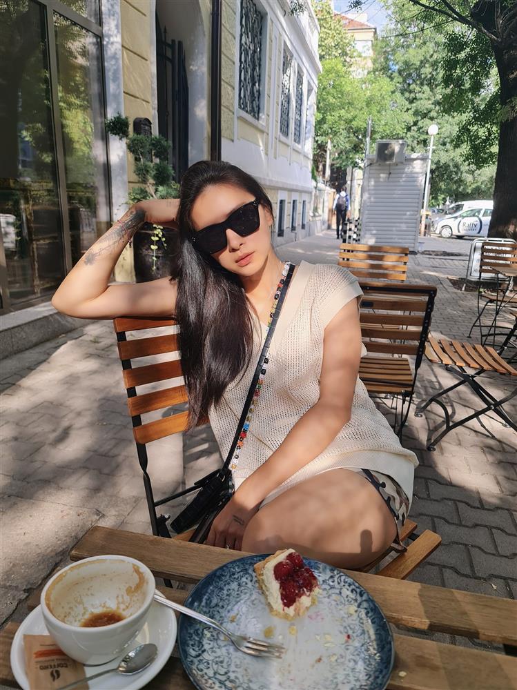 5 bí kíp mặc đồ giúp Ngô Thanh Vân trẻ trung hơn nhiều so với tuổi 43-10