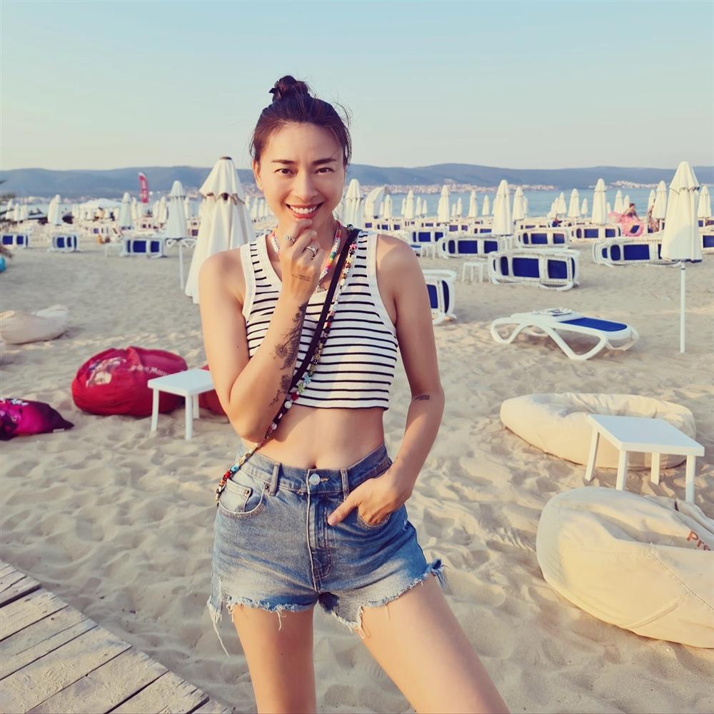 5 bí kíp mặc đồ giúp Ngô Thanh Vân trẻ trung hơn nhiều so với tuổi 43-9