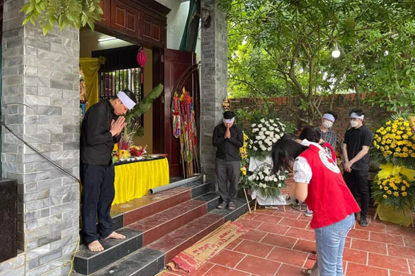 Kinh hãi khoảnh khắc gã thanh niên tưới xăng phóng hỏa tiệm game, bên trong có gần 40 người-3