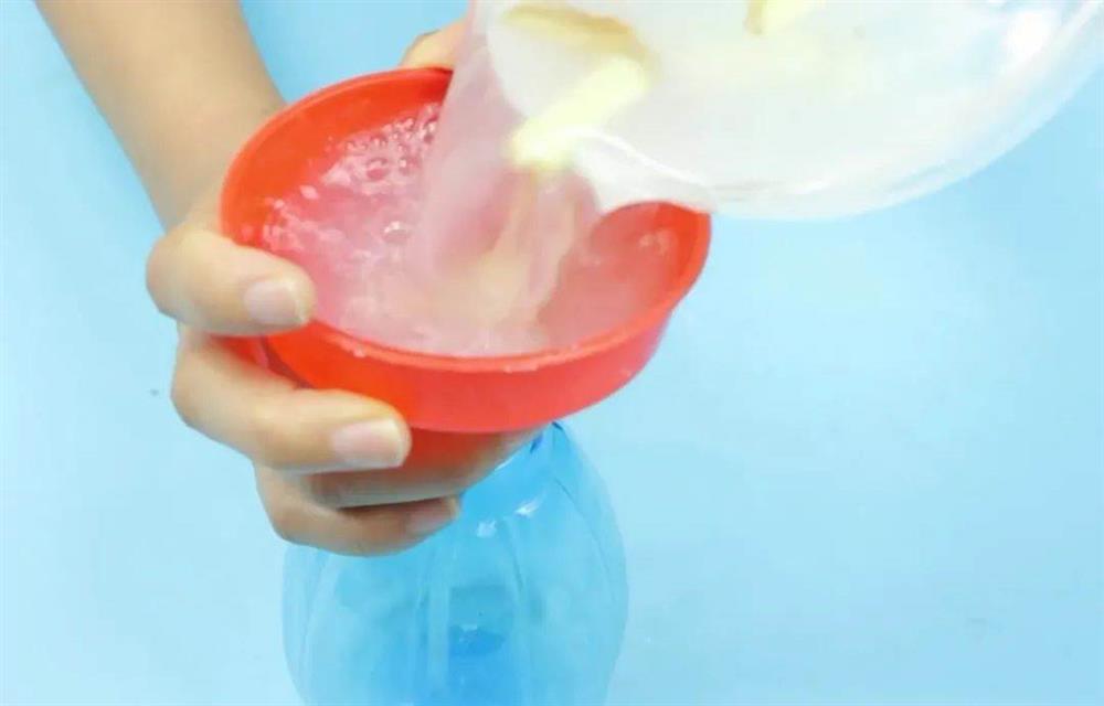 Bóp kem đánh răng vào gừng đem lại hiệu quả tuyệt vời, vợ biết mà làm theo thì được chồng khen cả ngày-3