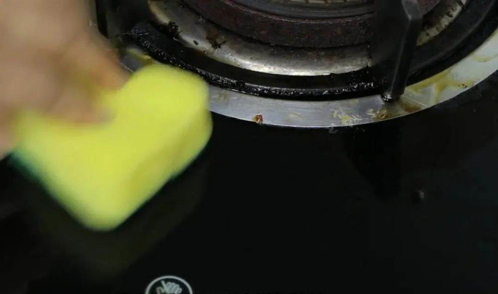 Bóp kem đánh răng vào gừng đem lại hiệu quả tuyệt vời, vợ biết mà làm theo thì được chồng khen cả ngày-4