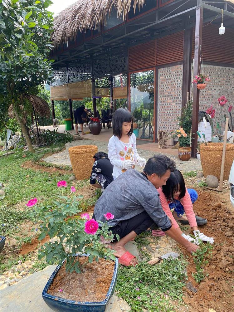 Cuộc sống của Việt Hoàn: Cưới vợ đẹp như hoa hậu, sống bình yên trong trang trại 10.000m2-11