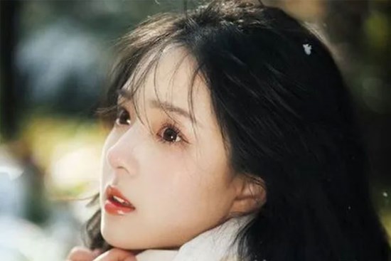 Nửa đêm không thấy chồng và con gái 1 tháng tuổi đâu, tôi chạy ra phòng khách thì bật khóc trước cảnh tượng trước mắt