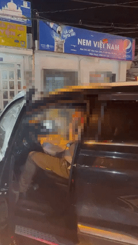 Vụ xe điên ở TP Thủ Đức: Xuất hiện clip ghi lại biểu hiện đáng chú ý của tài xế ngay sau khi gây tai nạn khiến nhiều người bị thương-1