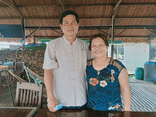 Ông chồng bạc tỷ và bí quyết thành công khi đội nóc nhà lên đầu: Lãi lớn không ngờ sau gần 3 thập kỉ vợ chồng sống xa nhau-5