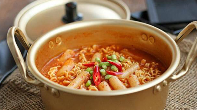 Loại nồi rất quen thuộc với các gia đình Việt: Sử dụng sai cách tiềm ẩn nguy cơ tổn thương nội tạng, sản sinh nhiều bệnh nguy hiểm-2