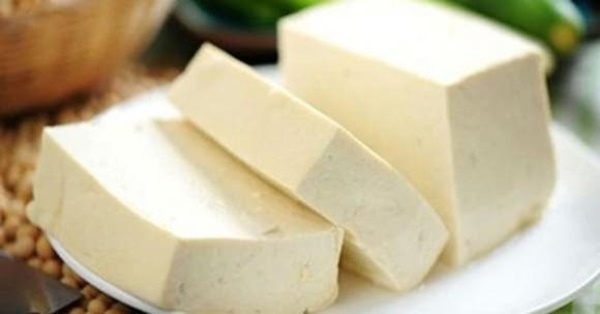 Dạy bạn cách rán đậu phụ không bị vỡ và không dính chảo, làm đúng 2 bước sau-2