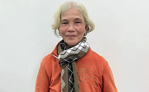 Truy nã lão bà tóc bạc trộm tiền của tạp hóa-1