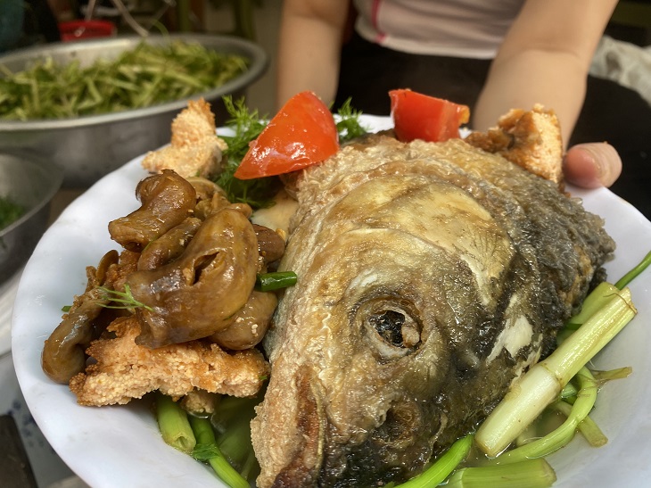 Khám phá quán bún đầu cá 22 năm giữa phố Cổ Hà Nội, ngày bán 500 suất-4