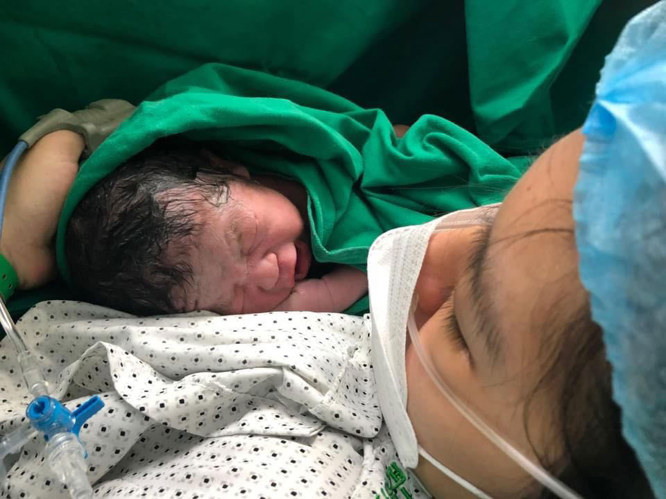 Làm vợ cầu thủ có sướng không? - Bà xã đội trưởng U23 Việt Nam kể chuyện đi khám thai, sinh không có chồng đồng hành, con ra đời chồng cũng chỉ được về gặp phút chốc-3