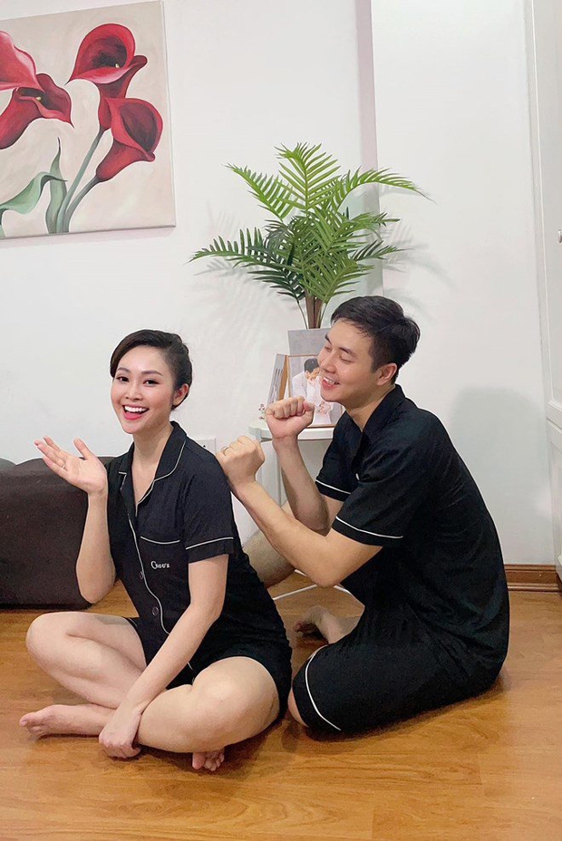 Hôn nhân của nữ MC có nụ cười đẹp nhất VTV cùng chồng kém 5 tuổi ra sao?-3