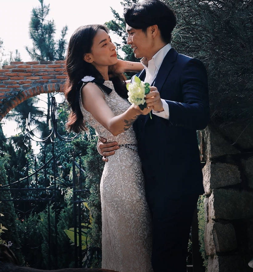Clip được tung ngay trước đám cưới Ngô Thanh Vân - Huy Trần: Cô dâu - chú rể khiêu vũ, trao nhau nụ hôn ngọt ngào-6
