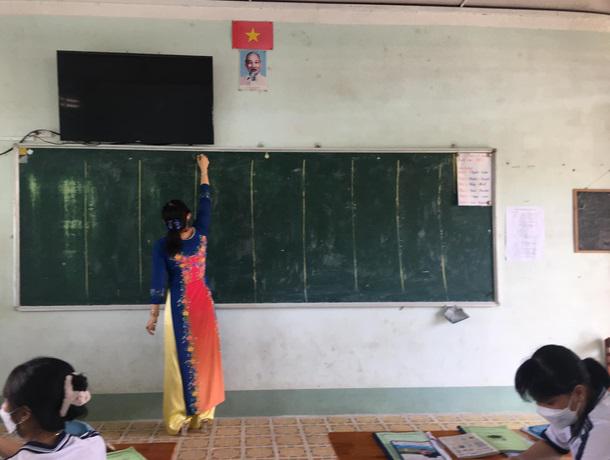 Cô giáo đột nhiên chia bảng thành 5 phần, học trò vừa nhìn là biết ngay tới công chuyện-1