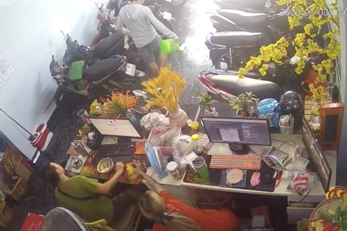 Kẻ tưới xăng đốt tiệm game gây xôn xao TP Thủ Đức vừa lộ diện-1