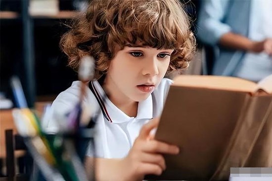 Bé lớp 6 tức giận chỉ vì mẹ không nặn kem đánh răng cho mình và bài học khuyến khích các bà mẹ “lười biếng”