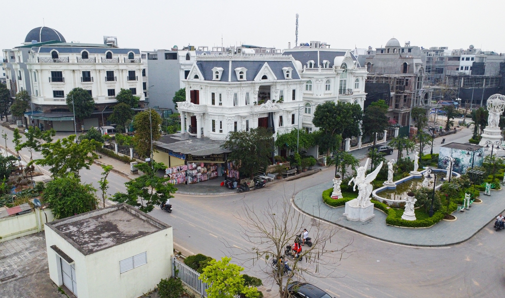 Về ngôi làng giàu có bậc nhất miền Bắc, chớp mắt lại thấy nhiều dinh thự-4