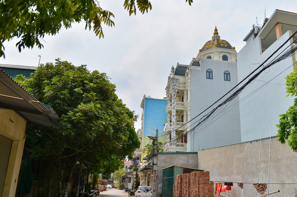 Về ngôi làng giàu có bậc nhất miền Bắc, chớp mắt lại thấy nhiều dinh thự-8